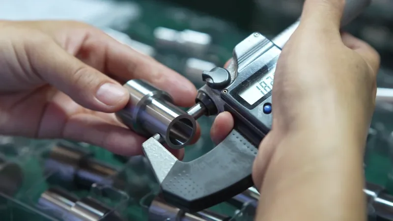 Micrometer measurement of an actual turned metal component